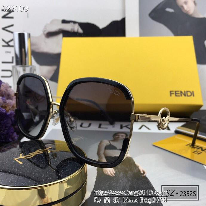 FENDI芬迪 寶麗來樹脂偏光鏡片 PC鏡架 2019新款太陽鏡 遮擋有害光線防輻射 2352S  lly1430